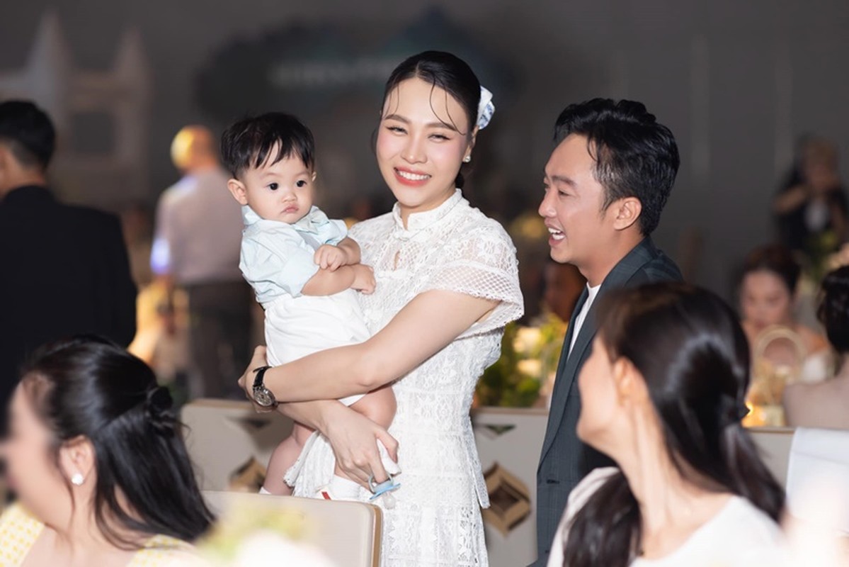 Con trai Dam Thu Trang dang yeu trong tiec sinh nhat-Hinh-9