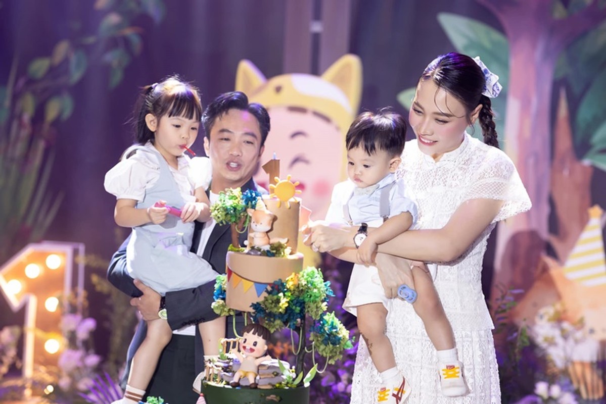 Con trai Dam Thu Trang dang yeu trong tiec sinh nhat