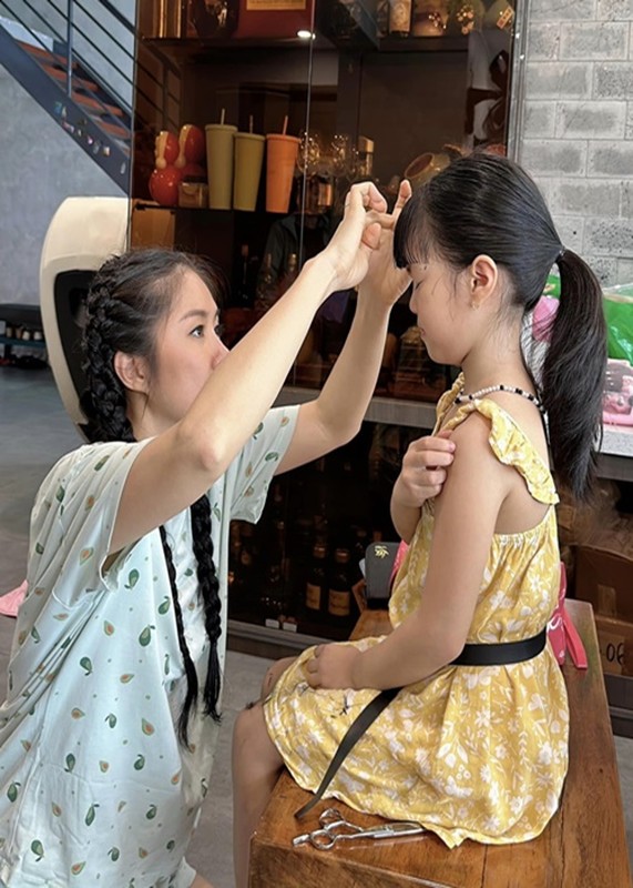 Le Phuong tranh thu tham hai con khi quay phim xa-Hinh-2