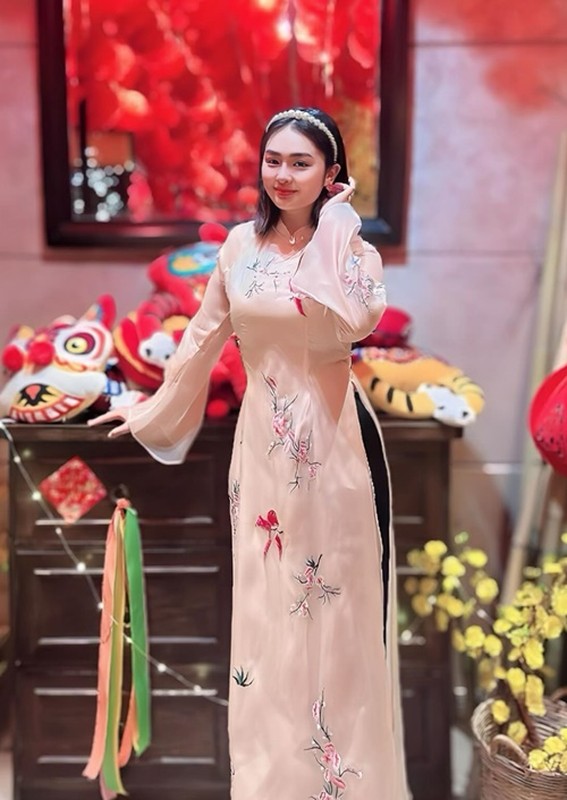 Angela Phuong Trinh va loat sao vuong on ao bat hoa voi gia dinh-Hinh-5