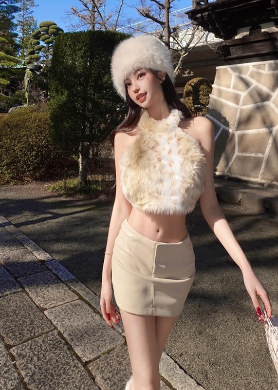 View - 	Hot girl Đài Loan chuộng váy áo gợi cảm đẹp như búp bê sứ