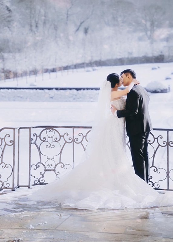 View - 	Không gian đám cưới hoành tráng tuyết rơi mùa hè của Midu