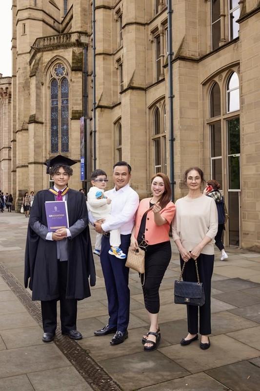 Chi Bao's son graduated with a law degree, looks like a hot boy-Picture-2