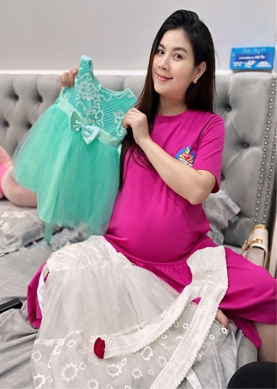 Kha Ly “Cong mat troi” sinh con dau long sau 8 nam ket hon-Hinh-2