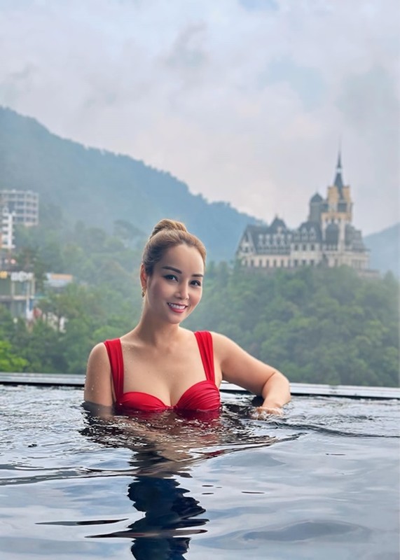 Mai Thu Huyen loves her husband while traveling in Europe-Picture-12