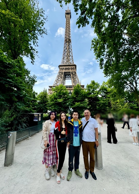 Mai Thu Huyen loves her husband while traveling in Europe-Picture-5