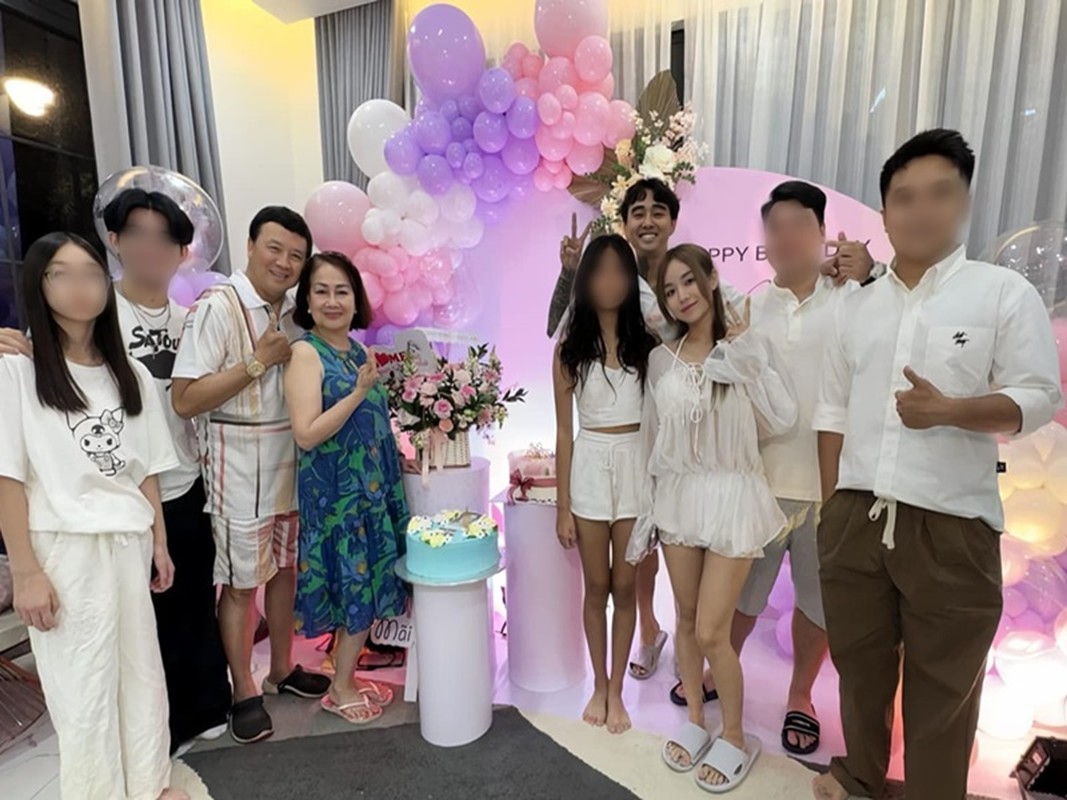 Hoai Lam and Dat G's family members show off their wedding photos together-Picture-4