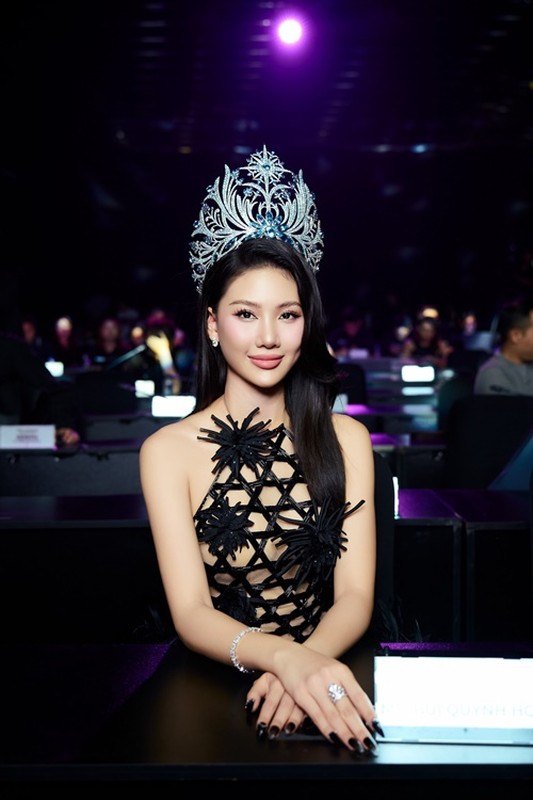 Vo Le Que Anh and a series of beauty queens caused controversy while in the pageant - Photo 6