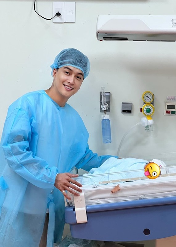 View - 	Vợ TiTi nhóm nhạc HKT sinh con sau 4 tháng làm đám cưới