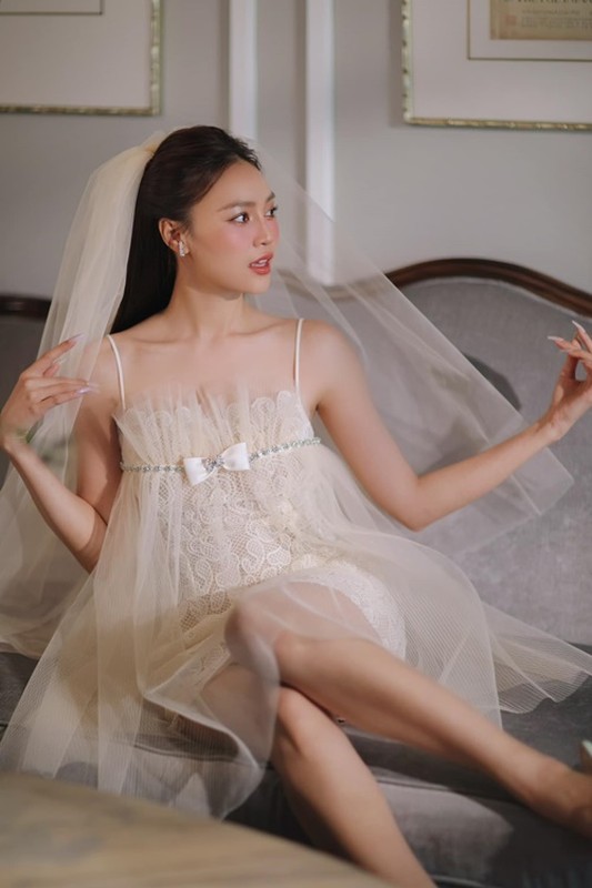 Ninh Duong Lan Ngoc wears a more beautiful wedding dress than her 