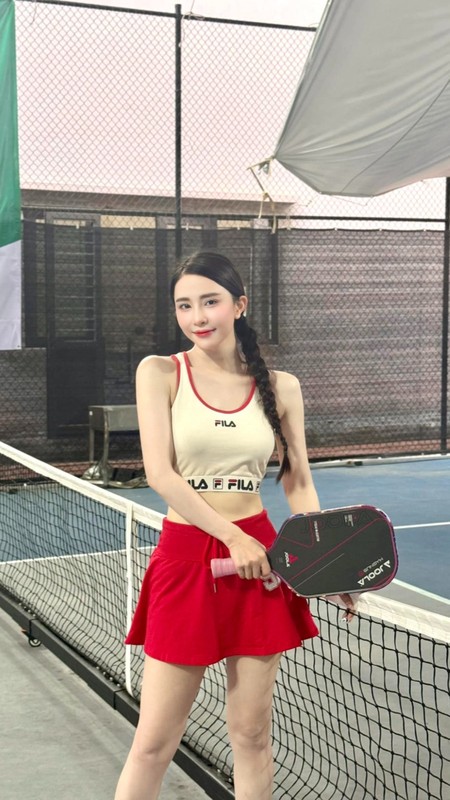 View - 	Quỳnh Nga Quỳnh Kool mặc đồ ngủ đi tập pickleball 