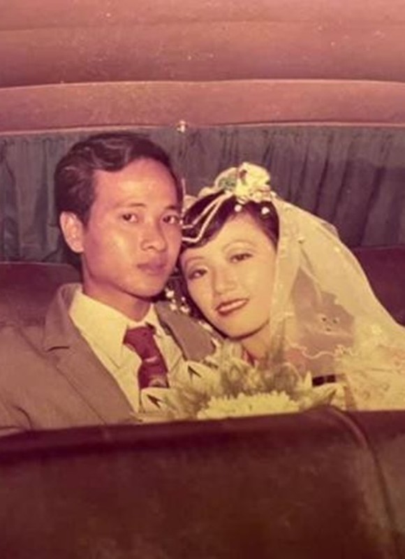 Vietnamese stars show off their parents' wedding photos from the past - Image - 5