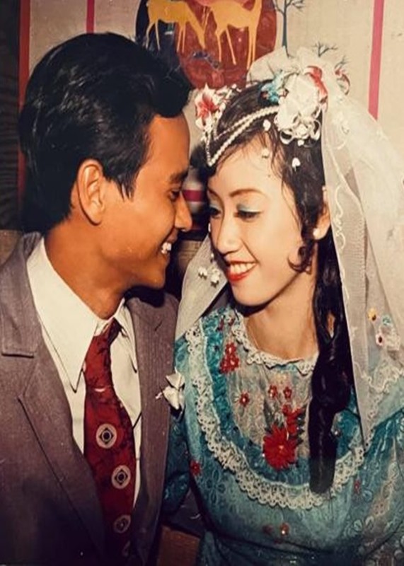 Vietnamese stars show off their parents' wedding photos from the past - Photo - 6