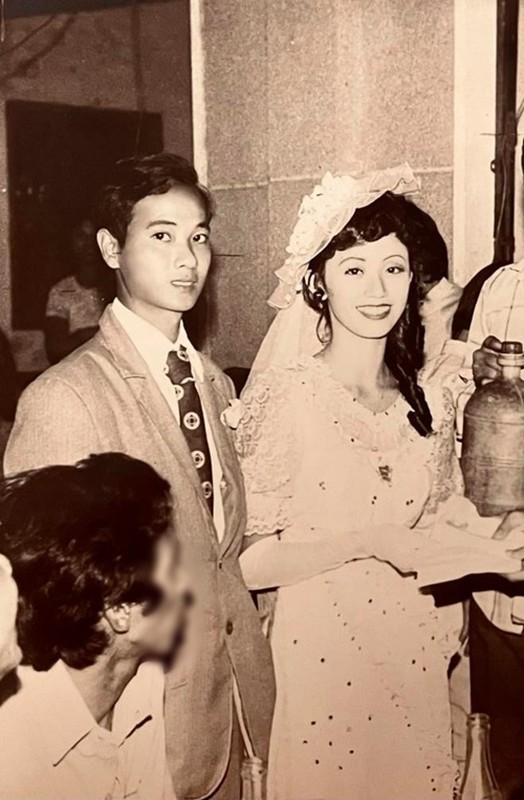 Vietnamese stars show off their parents' wedding photos from the past - Image - 7