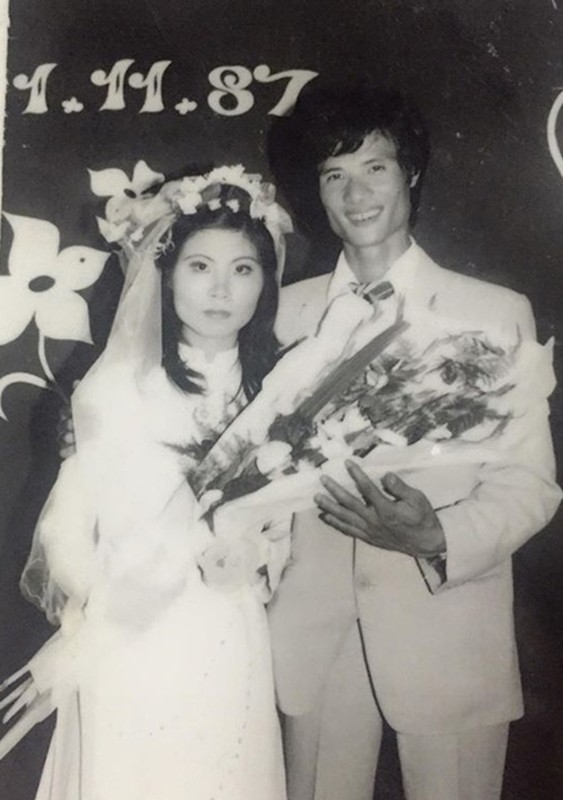 Vietnamese stars show off their parents' wedding photos from the past - Image - 9