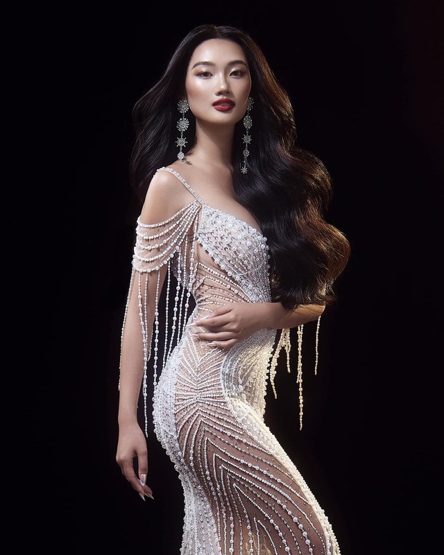 Quynh Anh thi Miss Universe Vietnam, gia dinh deu la bo doi, cong an