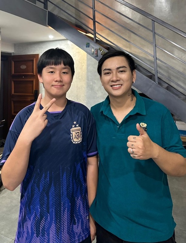 Le Phuong's son was delighted to meet his idol Dan Truong-Picture-3