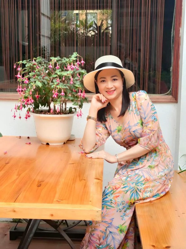 The perfect life at the age of 51 of Meritorious Artist Linh Hue - Photo 8