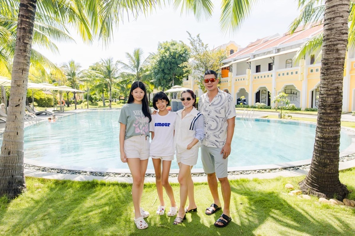 Vo Binh Minh wears a red bikini with Ha Kieu Anh and Hong Nhung-Picture-11