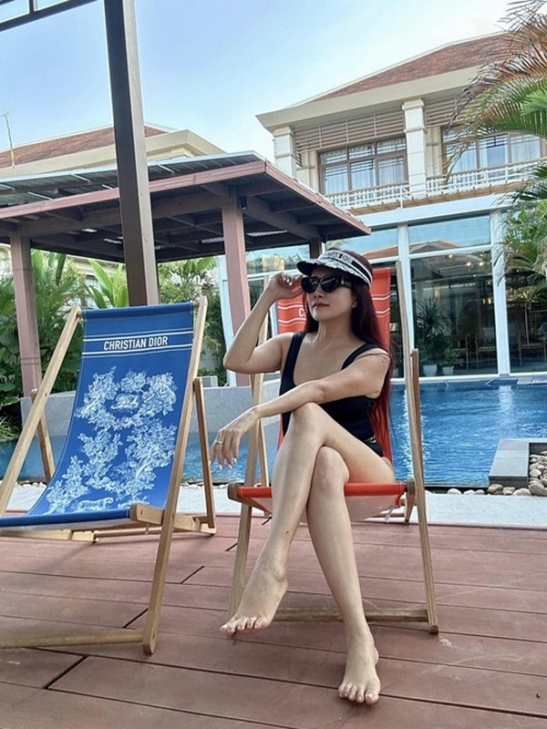 Vo Binh Minh wears a red bikini with Ha Kieu Anh and Hong Nhung-Picture-5