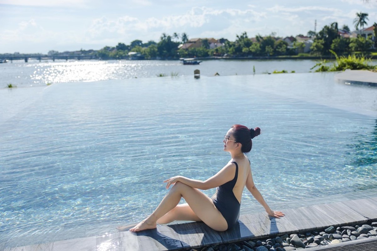 Vo Binh Minh wears a red bikini with Ha Kieu Anh and Hong Nhung-Picture-6