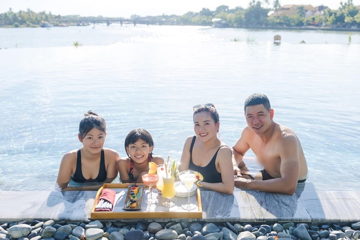 Vo Binh Minh wears a red bikini with Ha Kieu Anh and Hong Nhung-Picture-9