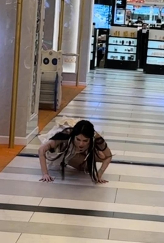 Ngoc Trinh criticized for wearing short dress, roller skating at shopping mall - Photo 3