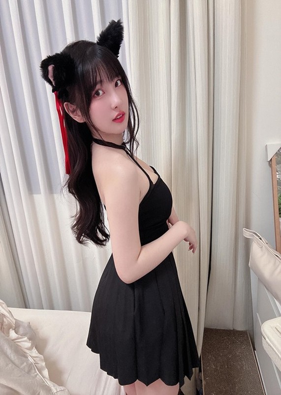 View - 	Hot girl siêu vòng một xinh đẹp ngây thơ như thiên sứ