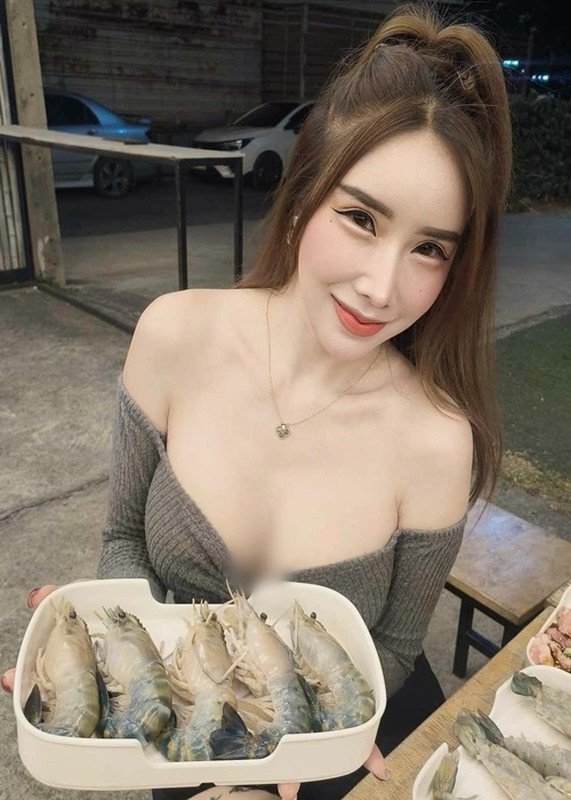 View - 	Hot girl xinh đẹp gây chú ý khi tung ảnh tắm suối