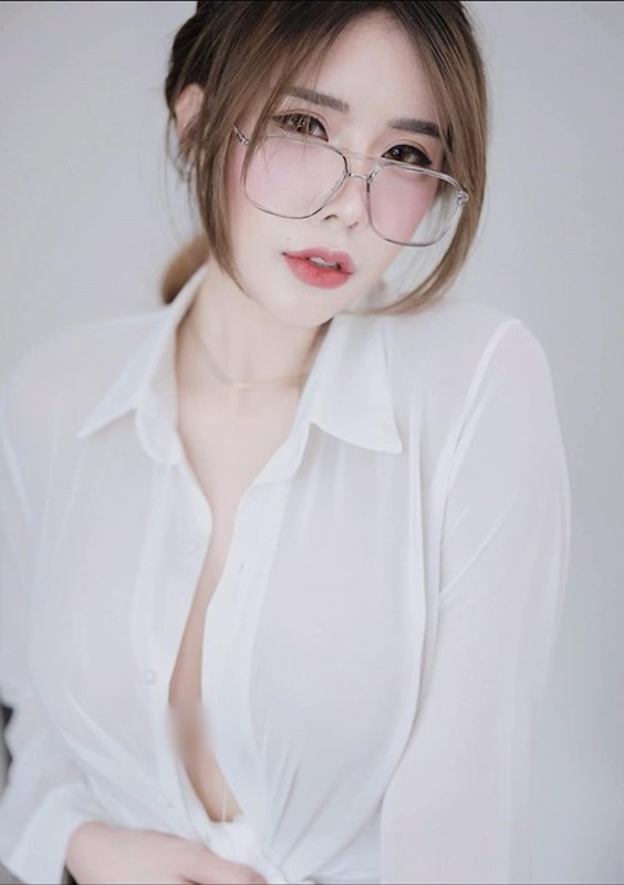 View - 	Hot girl xinh đẹp gây chú ý khi tung ảnh tắm suối