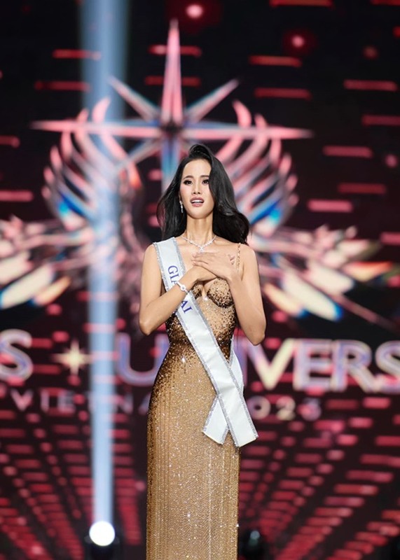 View - 	Hương Ly bức xúc tin đồn cặp kè Chủ tịch Miss Universe Vietnam