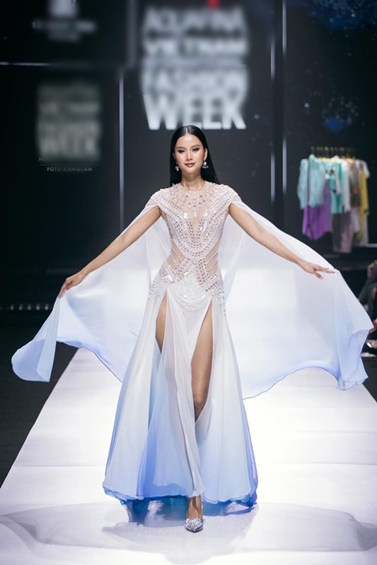 View - 	Hương Ly bức xúc tin đồn cặp kè Chủ tịch Miss Universe Vietnam