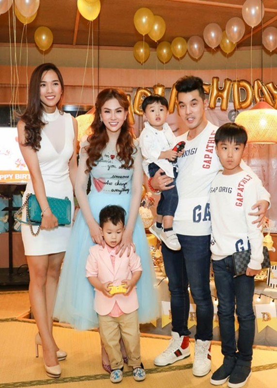 Ung Hoang Phuc and his wife attended their daughter's birthday party Thu Thuy-Picture-4