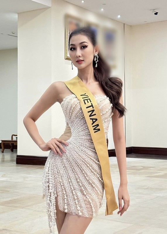 Que Anh khoe ve goi cam khi thi Miss Grand International 2024