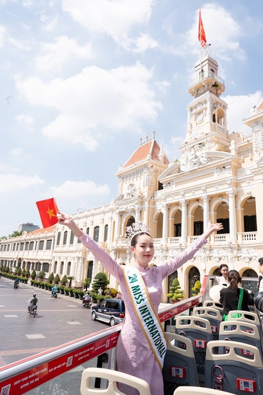 Hoa hau Quoc te Thanh Thuy khoe ve dep ngat ngay khi ve nuoc-Hinh-8