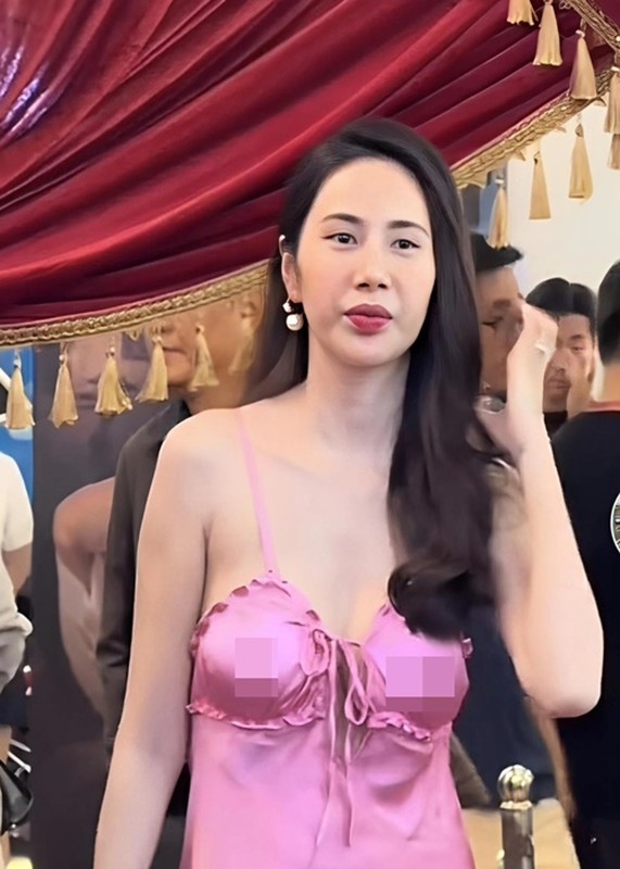 Ca si Thuy Tien lo diem ho henh tren tham do-Hinh-4