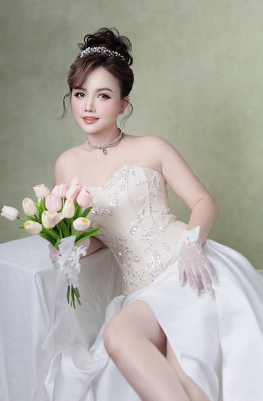 Hoang Yen nhan loi cuoi chong thu 5 sau 4 lan ly hon-Hinh-4