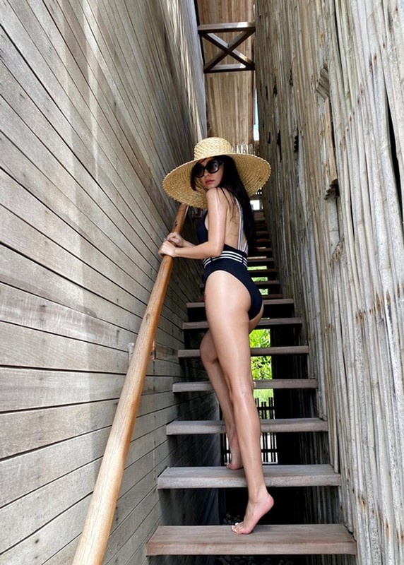 Ban gai dao dien Quang Dung dien bikini khoe hinh xam-Hinh-9