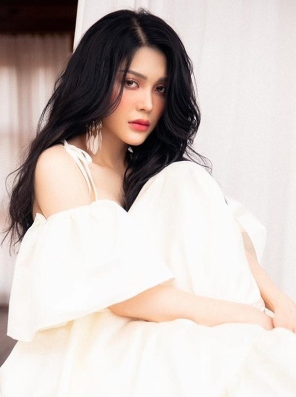 “Doi thu” Ngoc Trinh que mua tren man anh, doi thuong song sang chanh-Hinh-11