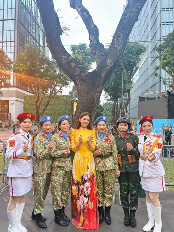Bao Ngoc va dan hoa hau tuoi tan trong le tong duyet dieu binh-Hinh-5
