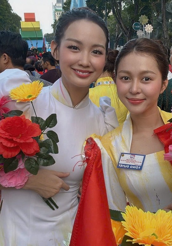Bao Ngoc va dan hoa hau tuoi tan trong le tong duyet dieu binh