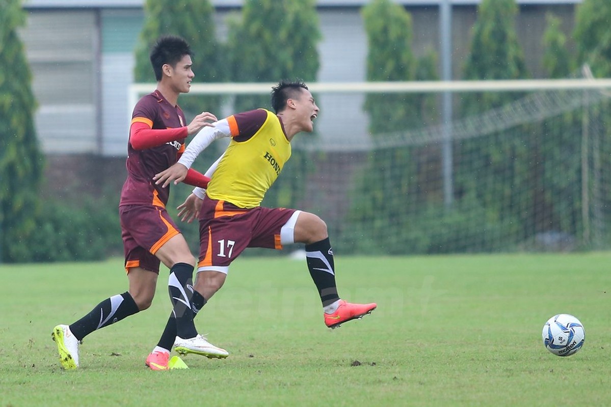 Hinh anh tuyen Viet Nam tap luyen cho vong loai World Cup 2018-Hinh-2