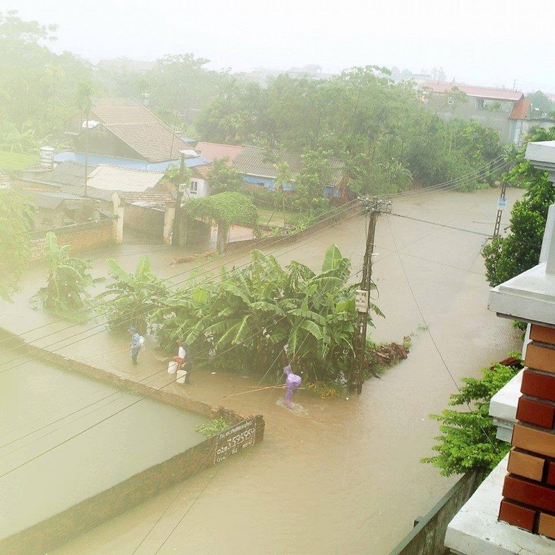 Anh: Mua ngap nhieu thanh pho, co noi ngang that lung-Hinh-4