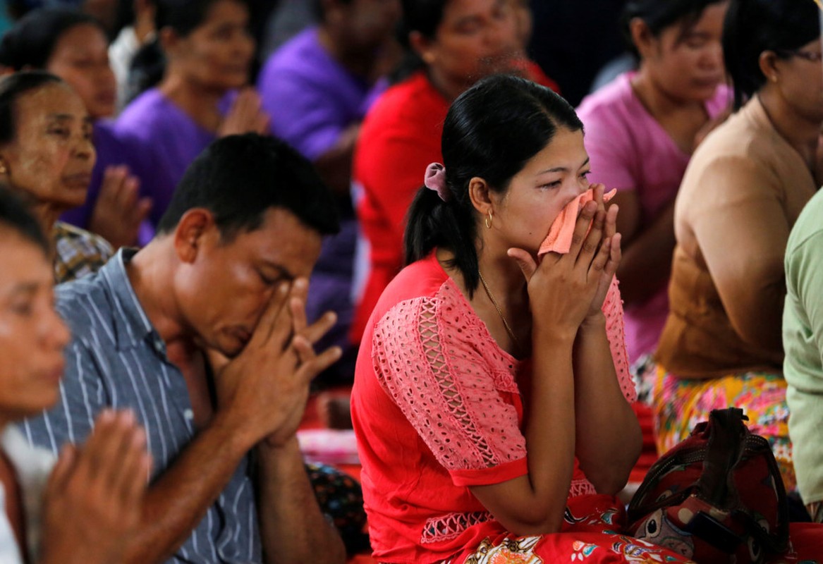 Nuoc mat trong le hoa thieu nan nhan vu roi may bay Myanmar-Hinh-4