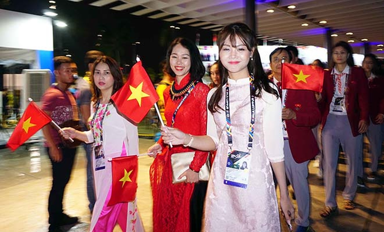 Khai mac SEA Games 29: Trai xinh gai dep doan Viet Nam toa sang-Hinh-2