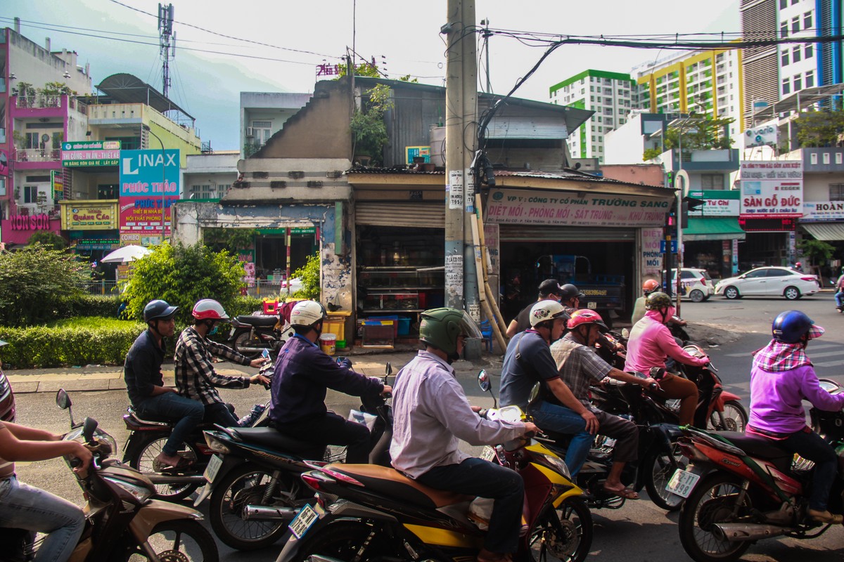 Can canh can nha 4 mat tien giua nga tu o Sai Gon duoc den bu 5,1 ti dong-Hinh-9