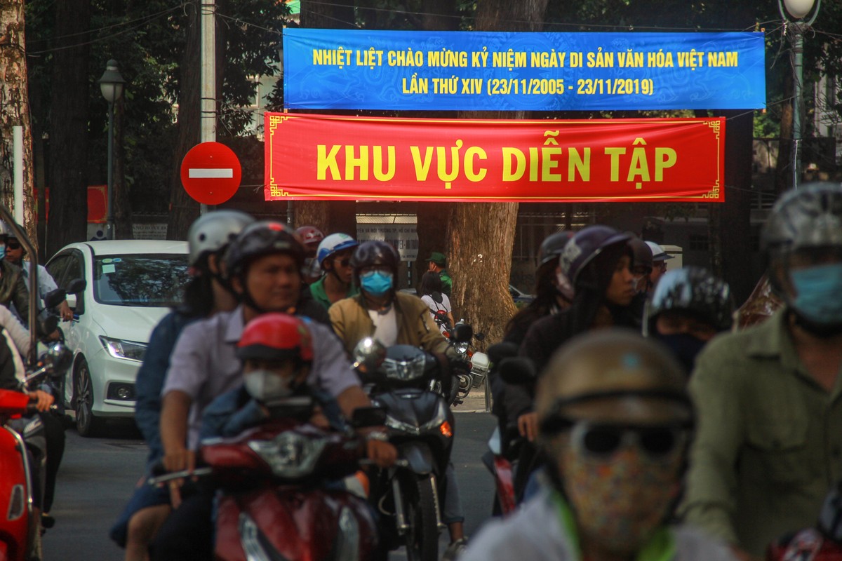 Phong toa khu trung tam Sai Gon, hang tram canh sat dien tap quy mo lon-Hinh-3