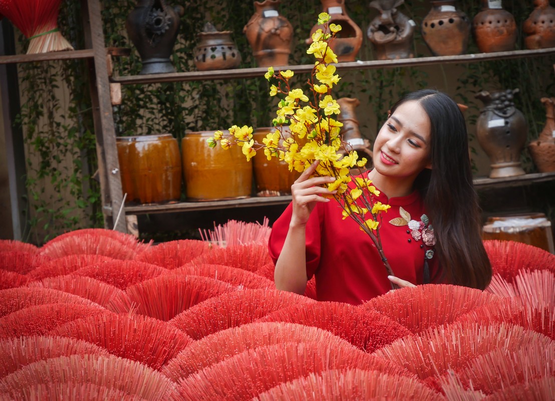 Hotgirl Sai Gon xung xinh ao dai den check-in 'duong mai vang'-Hinh-6