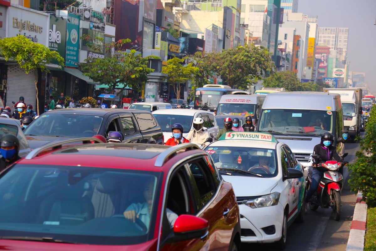 Giao thong Sai Gon hon loan, 'ngat tho' nhung ngay can Tet-Hinh-16