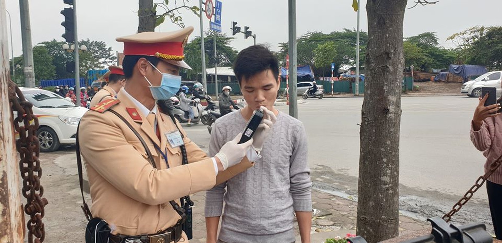 Tai sao nguoi dan Ha Noi vui ve huong ung khi CSGT Ha Noi kiem tra nong do con?-Hinh-8